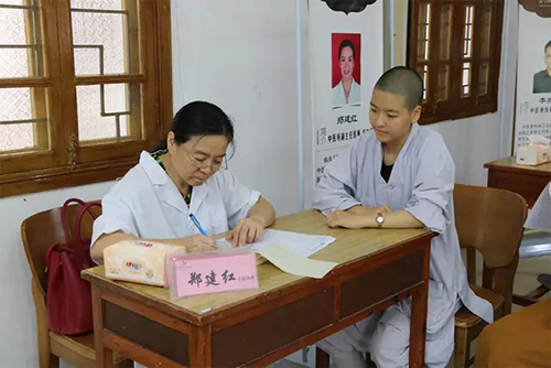 教师节来临之际,南普陀寺慈善会至闽南佛学院女众部