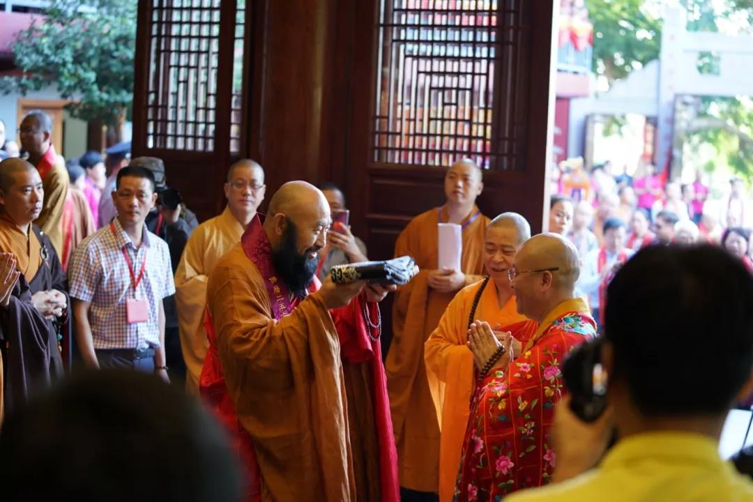 厦门鸿山寺"五百罗汉堂圣像开光暨法云法师荣膺方丈升