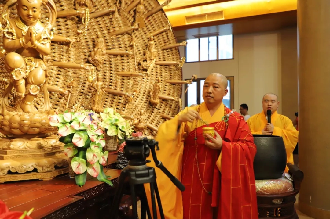 南普陀无尽意梵呗艺术团献唱厦门净莲寺"万手观音洒净