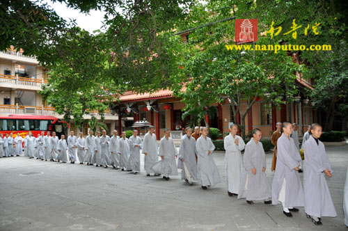 福建仙游龙华学苑学到闽南学院女众部参学