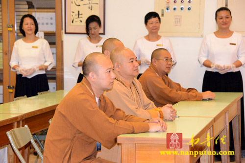 中国佛教协会代表团一行拜访高雄文殊讲堂慧律法师