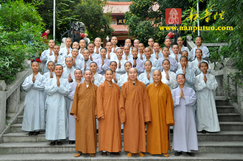 福建仙游龙华寺菩提学苑学僧到闽南佛学院女众部参学