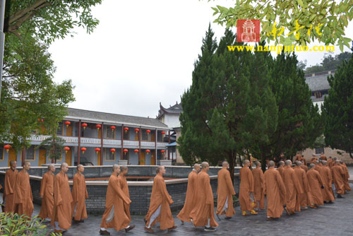 閩南佛學院學僧參學團朝拜太姥山平興寺