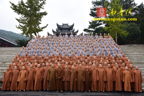 閩南佛學院學僧參學團朝拜太姥山平興寺